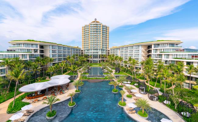  InterContinental Hotel & Resorts cũng là một khách sạn 6 sao với những tiện nghi, cảnh quan vô cùng bắt mắt tại Phú Quốc. Đến đây, bạn sẽ được ngắm cảnh biển mà không bị ngăn tầm nhìn. 
