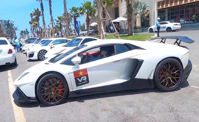 Tại Mỹ, Lamborghini Aventador LP720-4 50th Anniversario có giá bán 548.000 USD, tương đương 12,6 tỷ đồng. Mức giá này đắt hơn 100.000 USD (2,3 tỷ đồng) so với bản tiêu chuẩn.
