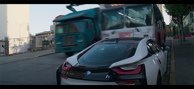 BMW i8 bị xe bus lấn qua nát bẹp trong phim mới của Marvel - 4