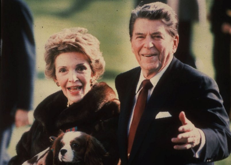 Ông&nbsp;Reagan và vợ. Ảnh: AP