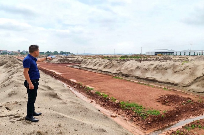 "Chuyện chốt hàng chục căn cho khách mỗi ngày giờ chỉ còn là quá khứ" - một môi giới chuyên nghiệp nói