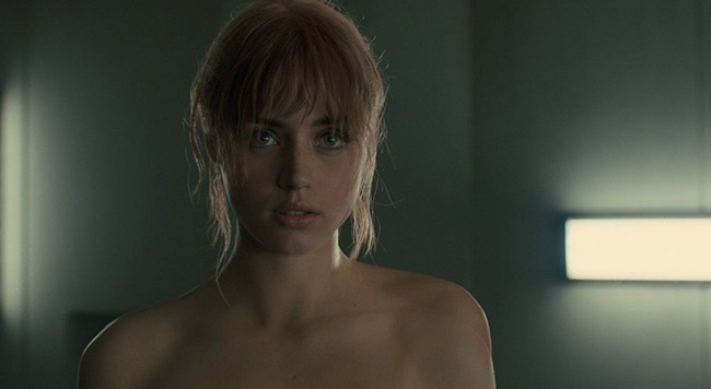 Ngoài Bond 25, Ana De Armas còn có một tác phẩm đáng chú ý khác trong năm 2020: The Night Clerk.
