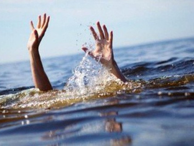 Nam sinh viên tử vong sau khi cứu được 4 nữ sinh bị sóng biển cuốn