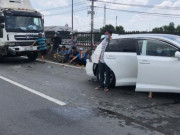 Tin tức trong ngày - Ôtô tông liên hoàn trên Quốc lộ 1 vì thùng xốp &quot;biết bay&quot;