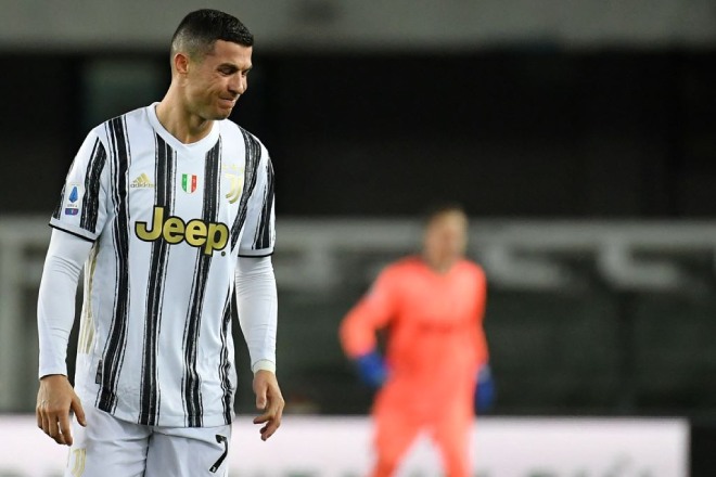 Ronaldo bị đồng đội ở Juventus cô lập và cũng&nbsp;tự tách mình khỏi tập thể