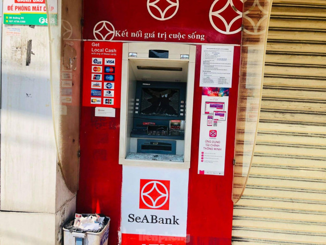 Cây ATM của ngân hàng SeABank bị đập phá