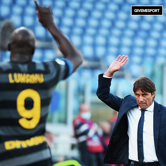 HLV Antonio Conte và cậu học trò Romelu Lukaku là 2 mắt xích quan trọng giúp "nửa xanh - đen thành Milano" đăng quang sớm mùa này