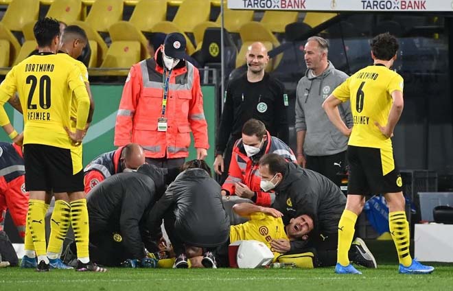 SAO Dortmund chấn thương kinh hoàng: Đầu gối gãy gập, Haaland ôm đầu sợ hãi - 1