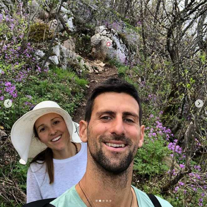 Djokovic và vợ yêu Jelena hạnh phúc khi vừa chinh phục thành công đỉnh núi Rtanj