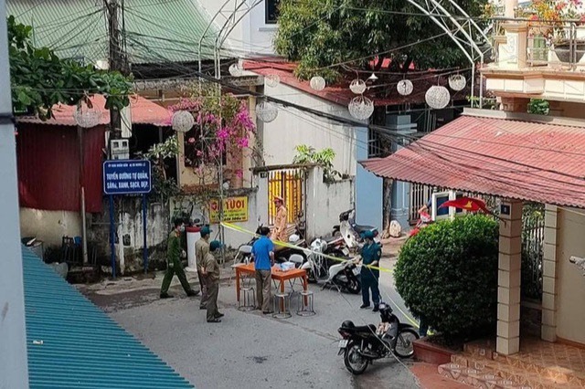 Lực lượng chức năng lập chốt kiểm soát dịch tại tổ 4 phường Tân An, thị xã Nghĩa Lộ (Yên Bái)