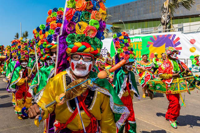 2. Nước Mỹ Latinh rất đa sắc tộc, do đó các lễ hội, áo quần, khiêu vũ là những điểm thu hút chính ở các quốc gia như Colombia, Bolivia và Brazil.
