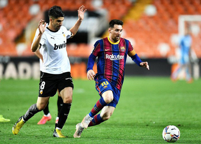 Messi tỏa sáng giúp Barca thắng nhọc ở "hang Dơi" Mestalla trước Valencia
