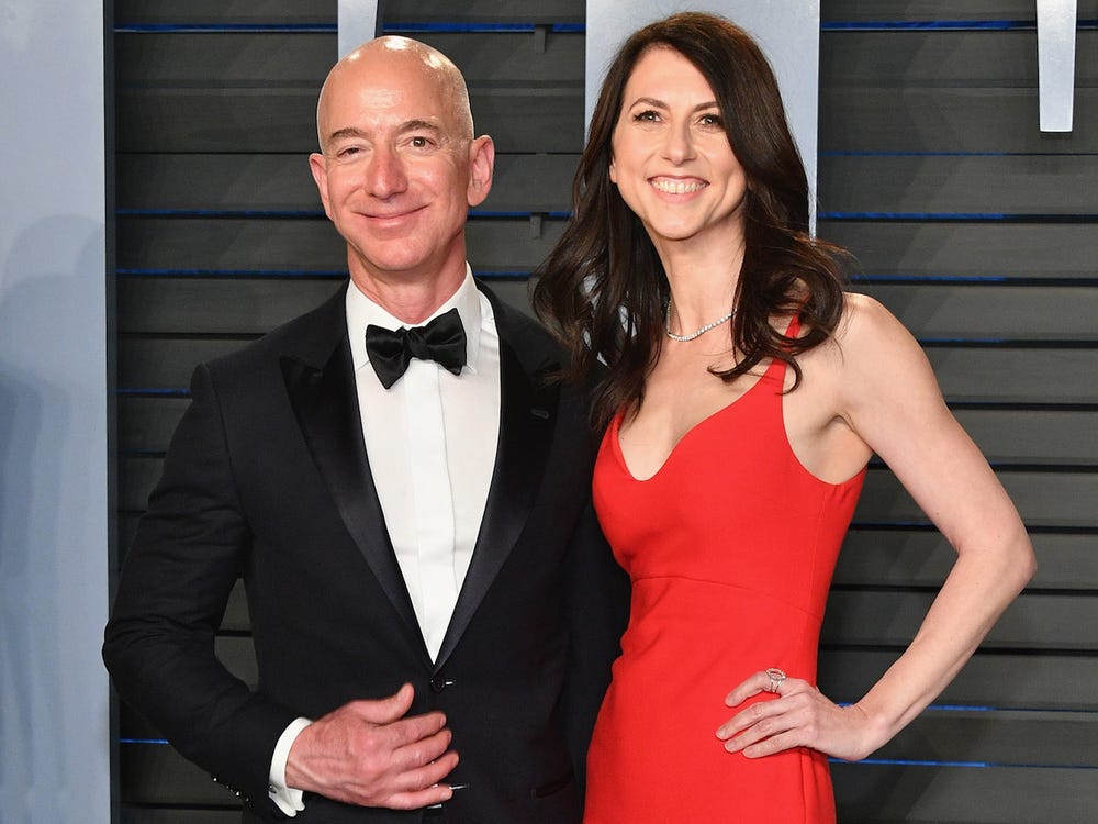 Tỷ phú Jeff Bezos và vợ cũ MacKenzie Scott. Ảnh:&nbsp;Staff