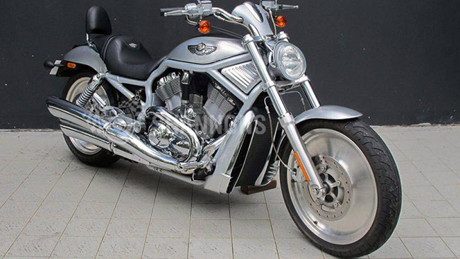 8. Harley-Davidson VRSCA V-Rod 2001 (thời gian tăng tốc từ 0-96 km/h: 3,5 giây)
