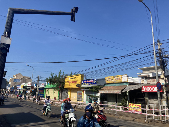 Liên quan nữ quán bar ở Đà Nẵng dương tính Covid-19: Đồng Nai phong tỏa hàng chục hộ dân - 3