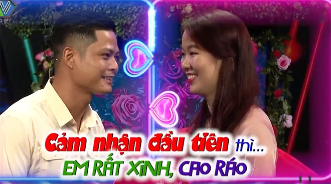 Cùng nhau trò chuyện, đàng trai cảm nhận bạn gái cao và rất xinh, đàng gái có cảm tình với “anh chàng hay quạu” có ngoại hình ổn.