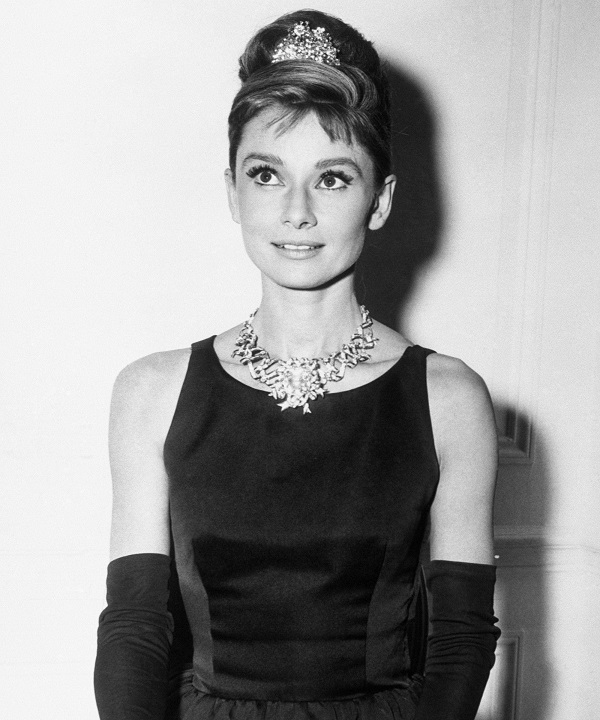 Audrey Hepburn và huyền thoại chiếc váy đen nhỏ - 1