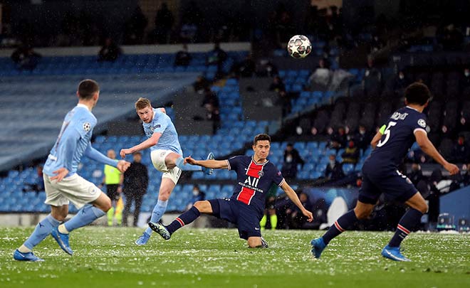 Sang hiệp 2 tình hình không chút tiến triển cho PSG khi Man City vẫn nắm thế trận lại vừa thủ chắc