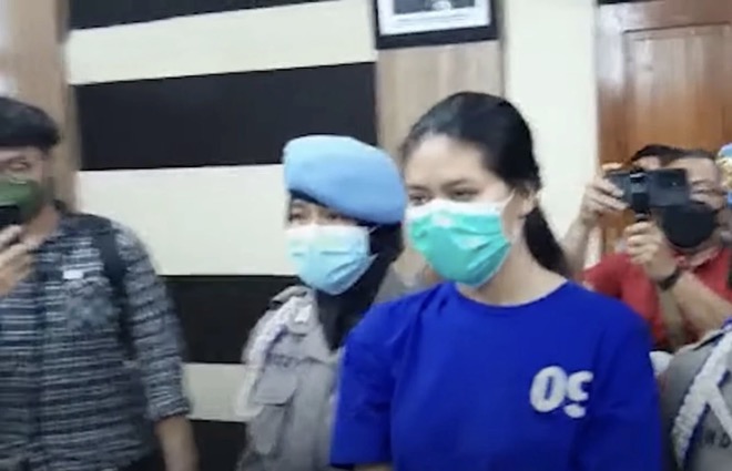 Nghi phạm bị cảnh sát bắt giữ.