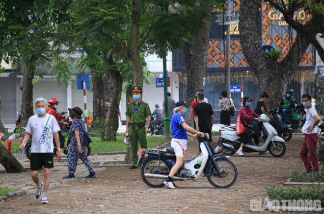 Ngay sau khi được nhắc nhở, nhiều người nhanh chóng trở về nhà.