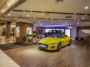 Tin tức ô tô - Jaguar Land Rover ra mắt showroom tiêu chuẩn đầu tiên tại Hà Nội