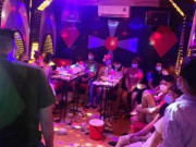 Pháp luật - Bắt quả tang 13 nam nữ bay lắc trong quán karaoke giữa dịch Covid-19