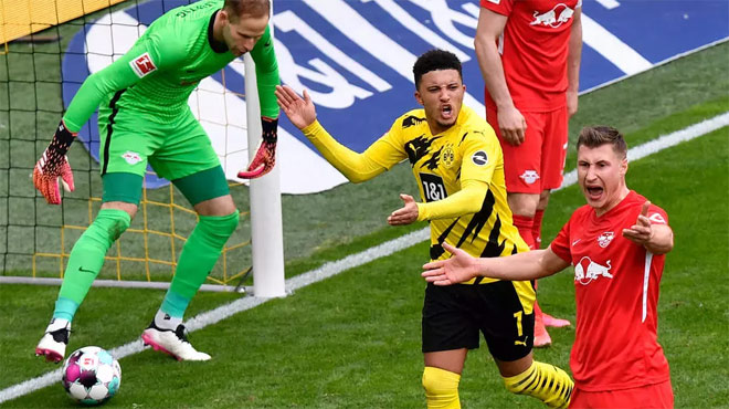 Dortmund và RB Leipzig cống hiến một màn rượt đuổi tỷ số vô cùng hấp dẫn