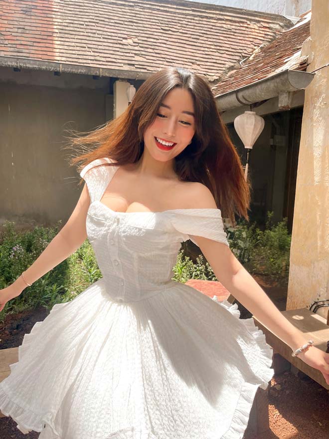 Cô nàng quyến rũ không kém hot girl nào