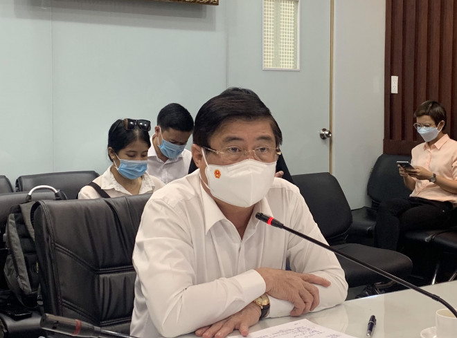 Chủ tịch UBND TP.HCM Nguyễn Thành Phong tại buổi kiểm tra đột xuất Bệnh viện Chợ Rẫy ngày 10/5.