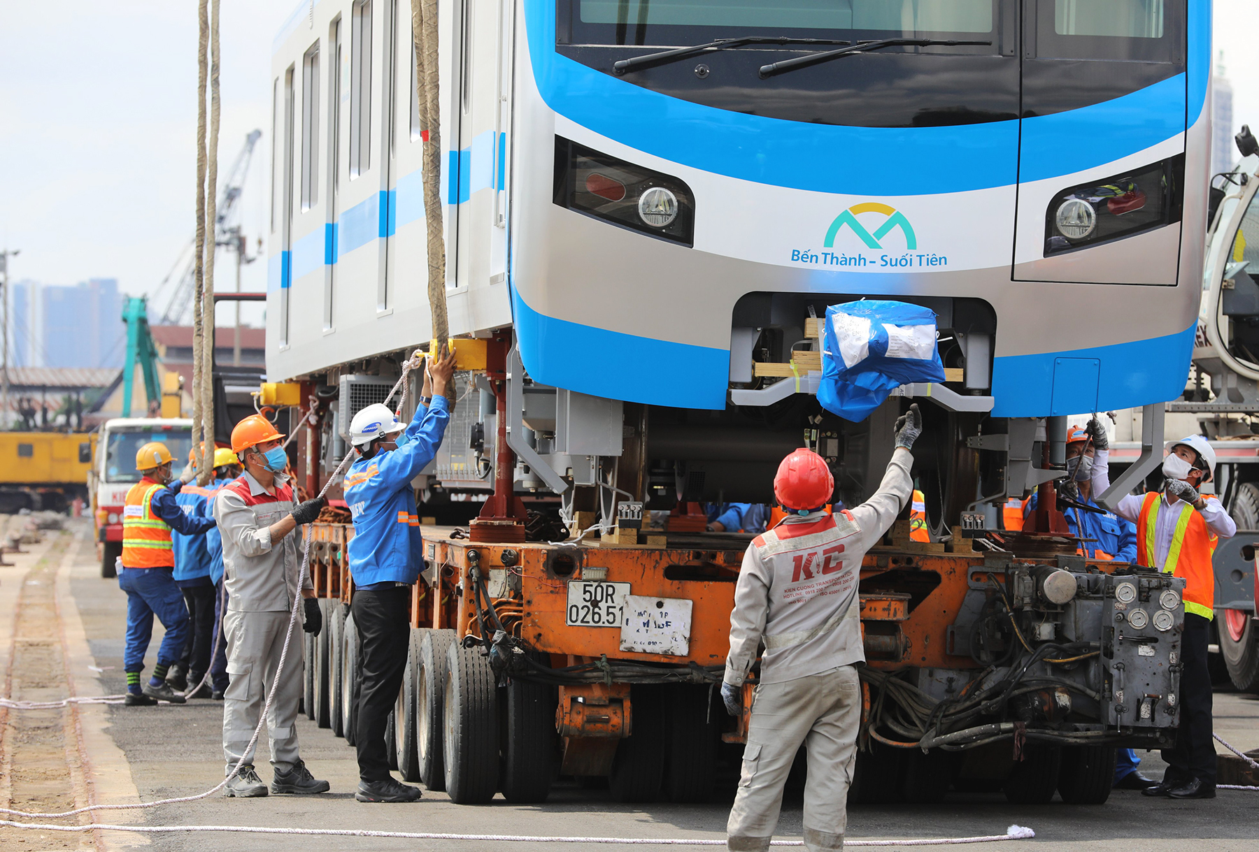 Theo Ban quản lý đường sắt đô thị TP.HCM, sự kiện đưa hai đoàn tàu tiếp theo của tuyến metro số 1 về TP.HCM chính thức đánh dấu chuyển từ giai đoạn thi công xây lắp sang thử nghiệm, vận hành. Từ thời điểm này, việc sản xuất và nhập các đoàn tàu tiếp theo sẽ được tăng tốc theo tiến độ dự án.