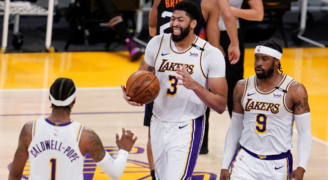 Anthony Davis (số 3) tỏa sáng giúp Lakers có chiến thắng quan trọng