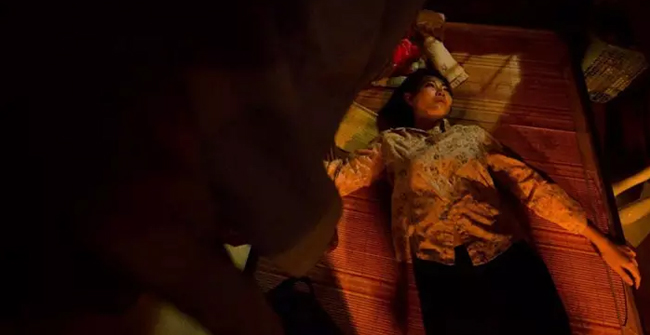 Được biết đây là cảnh quay ám ảnh nhất với Thanh Hương - nữ diễn viên thủ vai Lan “Cave”. Thậm chí, phân đoạn này từng khiến Thanh Hương gần như kiệt sức. 
