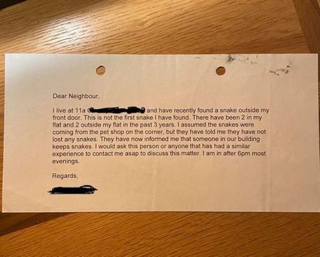 Lá thư của người hàng xóm khiến người đàn ông sợ đến "mất ăn mất ngủ".