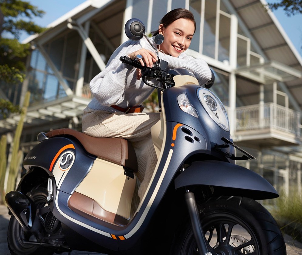 Xe ga đi phố cho chị em &#34;bánh bèo&#34; nên chọn Yamaha Janus hay Honda Scoopy? - 8