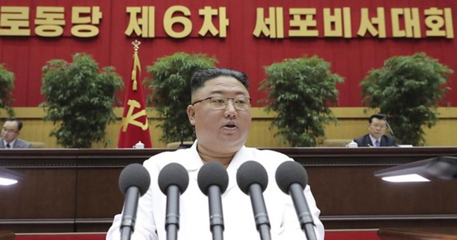 Tháng trước, nhà lãnh đạo Triều Tiên Kim Jong Un đã kêu gọi những thành viên của đảng khởi động “trường chinh gian khổ” để ngăn chặn khủng hoảng kinh tế.
