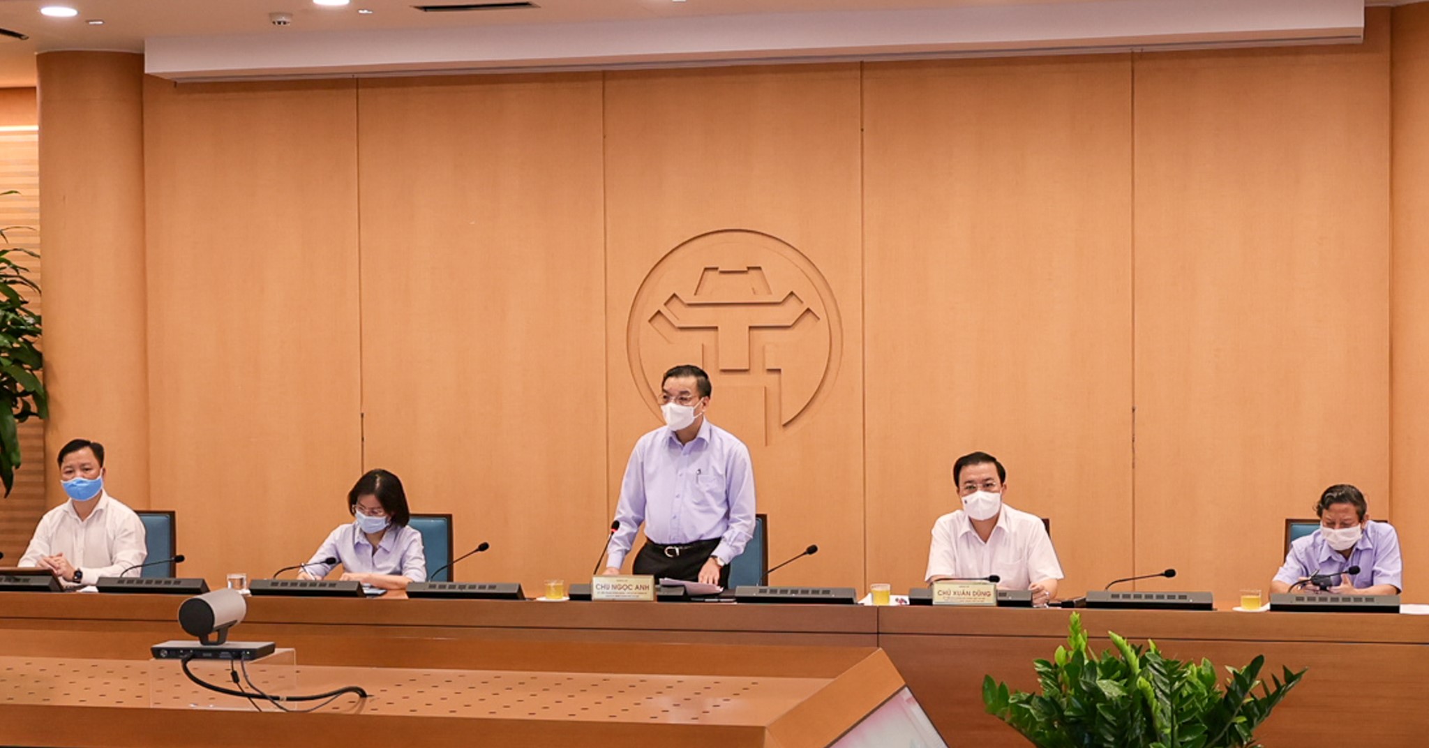Chủ tịch UBND thành phố Chu Ngọc Anh phát biểu tại phiên họp Ban chỉ đạo phòng, chống dịch COVID-19 TP chiều 13/5.