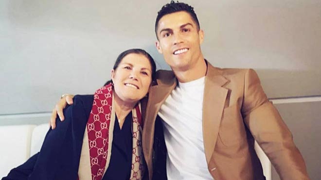 Mẹ Ronaldo hứa với các fan Sporting Lisbon sẽ thuyết phục con trai cưng của mình hồi hưa để tái hợp đội bóng này