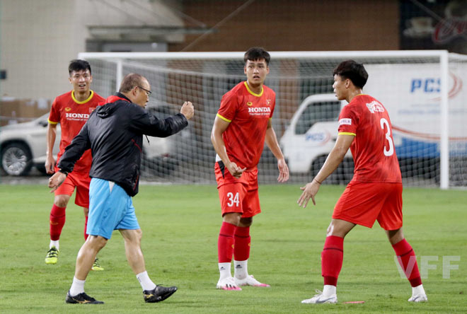 ĐT Việt Nam họp kín hơn 30 phút, thầy Park sợ lộ chiến thuật đua vé World Cup - 3