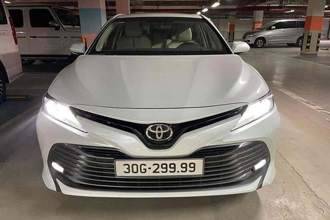 Toyota Camry mang biển tứ quý 9 được rao bán gấp đôi giá mới mua - 3