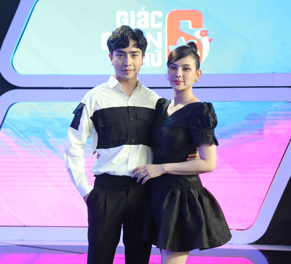&#34;Phi công trẻ&#34; kém 10 tuổi &#34;nịnh&#34; Thu Thuỷ hết lời trên sóng truyền hình - 1