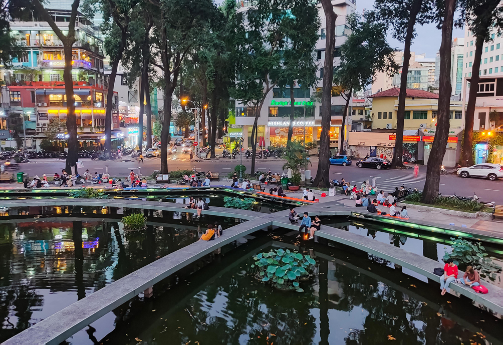 Không gian xung quang hồ Con Rùa là nơi người dân thà phố và du khách thường lui tới để tham quan, vui chơi, thưởng thức các món ăn vặt vào mỗi buổi chiều, tối. Cuối năm 2020, UBND quận 3 đề xuất phương án chỉnh trang đô thị, trong đó chọn điểm nhấn là phố đi bộ quanh hồ Con Rùa.