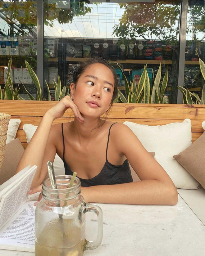 Vẻ đẹp da nâu ngực mỏng của nữ chính trong MV "Trốn tìm" của Đen Vâu - 5