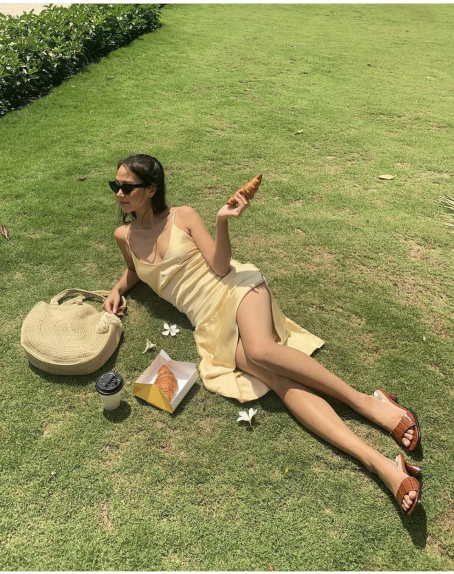 Vẻ đẹp da nâu ngực mỏng của nữ chính trong MV "Trốn tìm" của Đen Vâu - 13