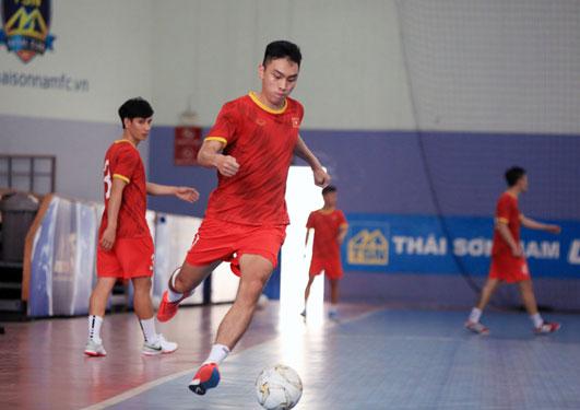 Tuyển futsal Việt Nam ráo riết tập luyện trước khi bay sang UAE .Ảnh: VFF
