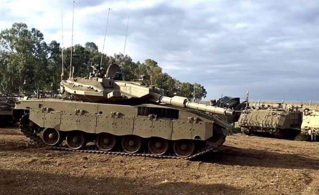 Xe tăng quân đội Israel tập kết sát biên giới Palestine. Ảnh tư liệu