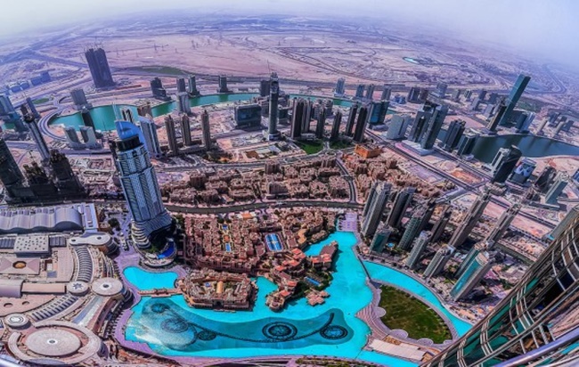 Abu Dhabi là điểm đến ưa thích của dân sành du lịch với những bãi biển đẹp, nhiều địa điểm tham quan phong phú và hàng loạt các môn thể thao mạo hiểm hấp dẫn
