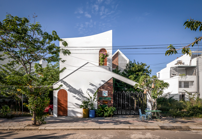 Căn nhà này có tên là “Nhà của Gió”, là tổ ấm của một cặp vợ chồng ở Đà Nẵng.
