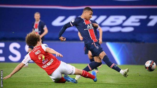 Mbappe ghi bàn vào lưới Reims giúp PSG thắng đậm