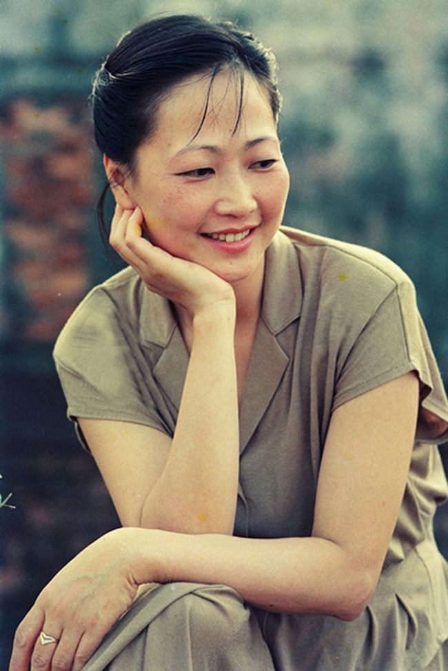 Trong "Áo lụa Hà Đông", nghệ sĩ Như Quỳnh đảm nhận vai bà Phán. Bà là một trong những nghệ sĩ gạo cội của điện ảnh Việt Nam.
