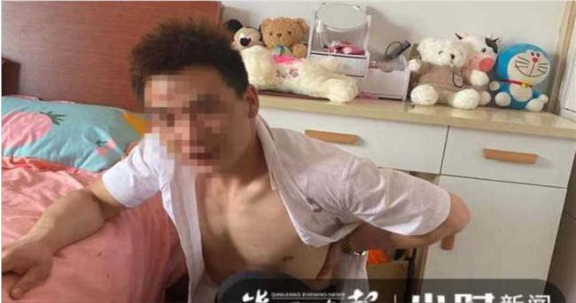 Người đàn ông họ Lưu đã đến sở cảnh sát báo rằng vợ anh ta bị một kẻ lạ mặt có hành vi đồi bại ngay tại nhà riêng.